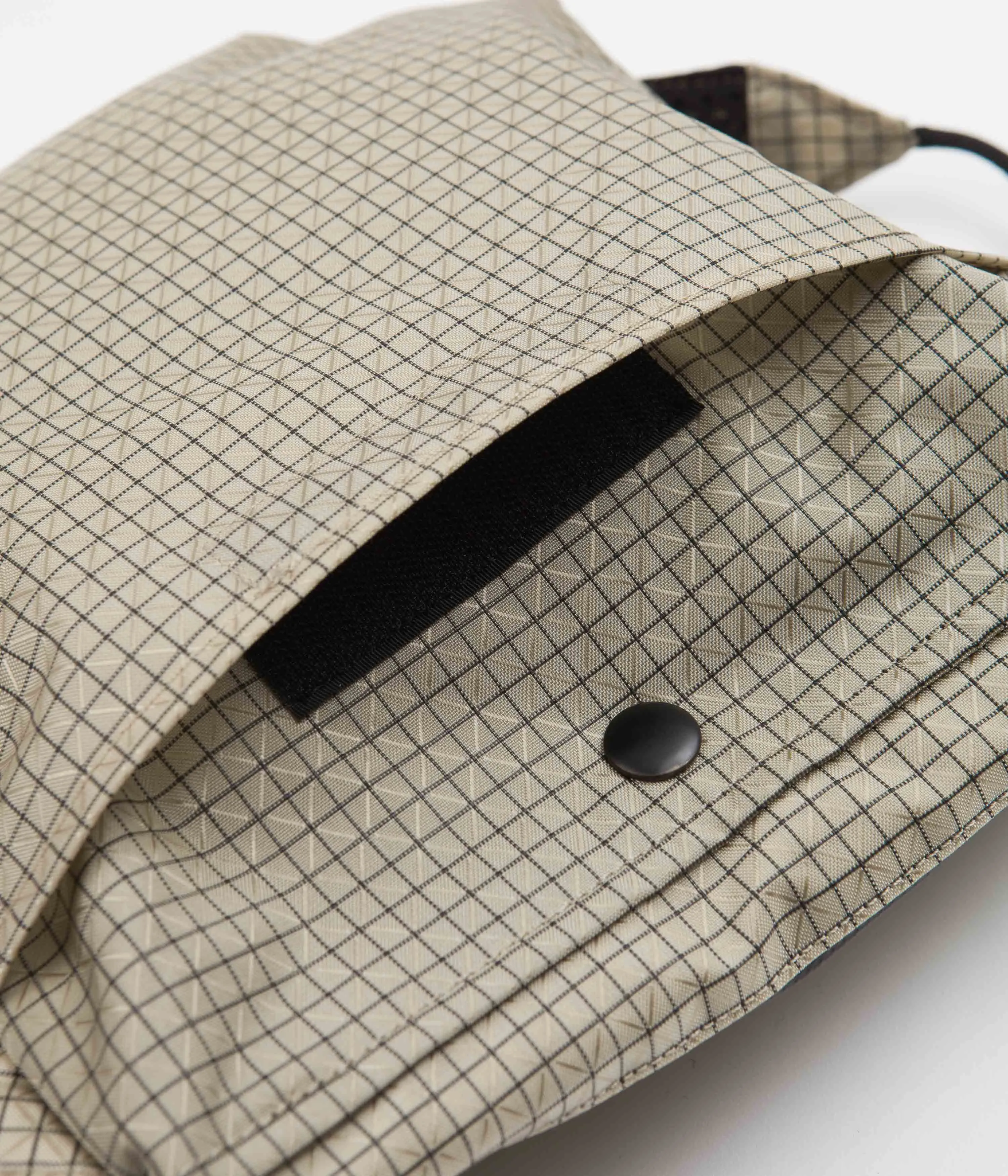 Cayl Seorak 5 Solid B-Grid Bag - Beige