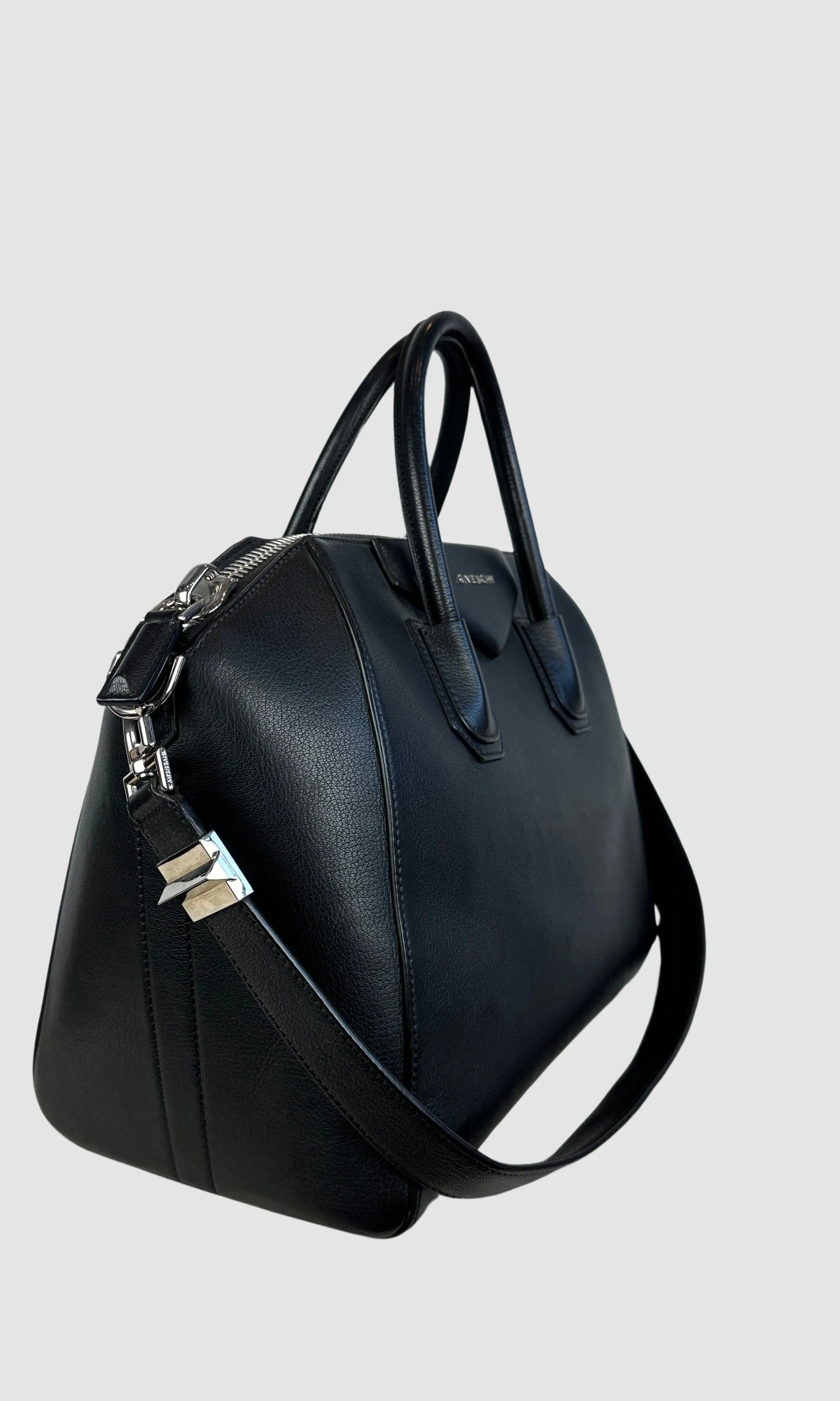 GIVENCHY Medium Antigona Bag  Made in Italy MPB0166