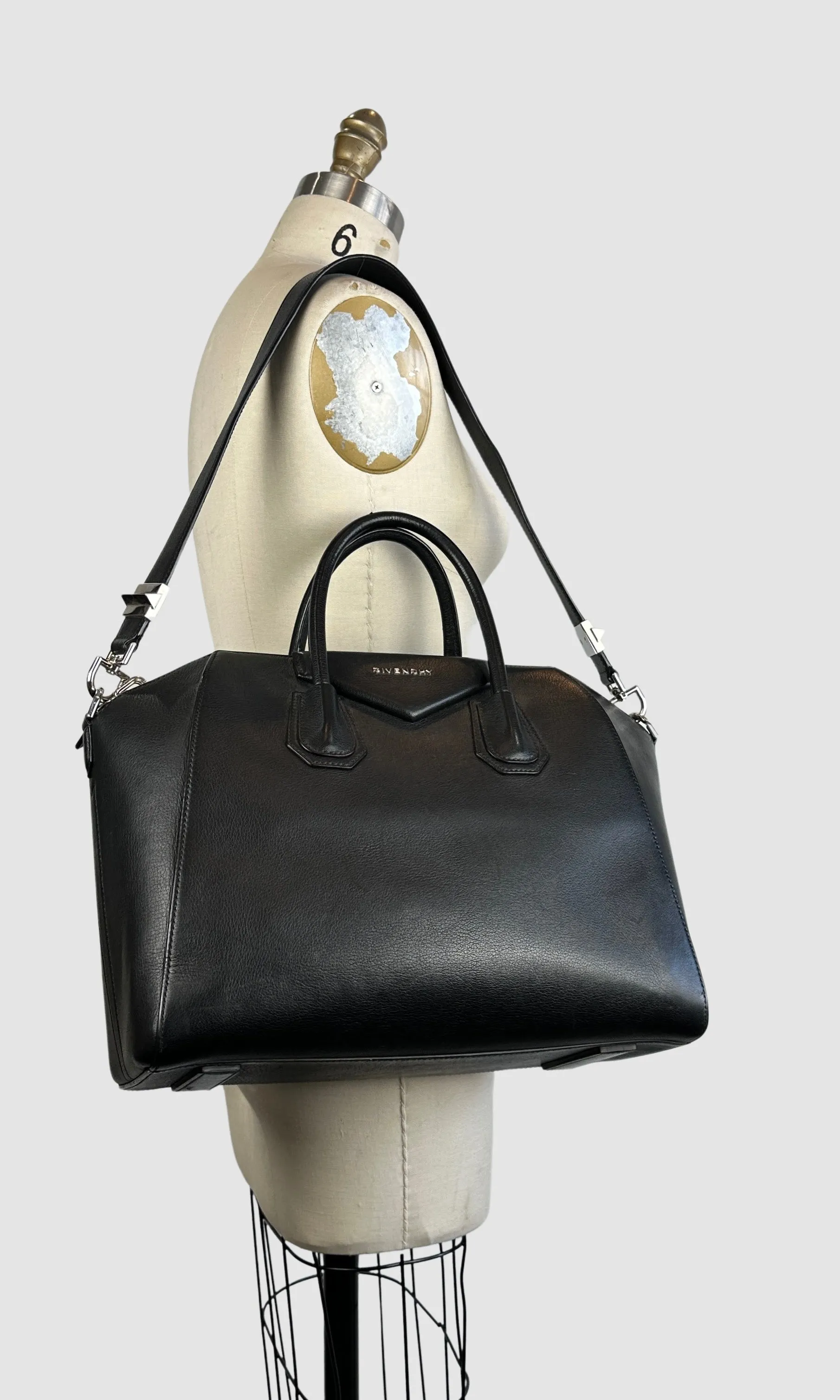 GIVENCHY Medium Antigona Bag  Made in Italy MPB0166