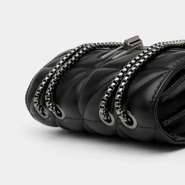 Stylish and Exclusive Crossbody Bag - Perfect for Enhancing Your Outfits!